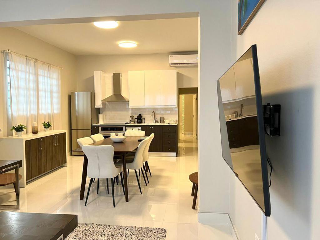 Luxurious Beachside 3-Br Apt San Juan Esterno foto