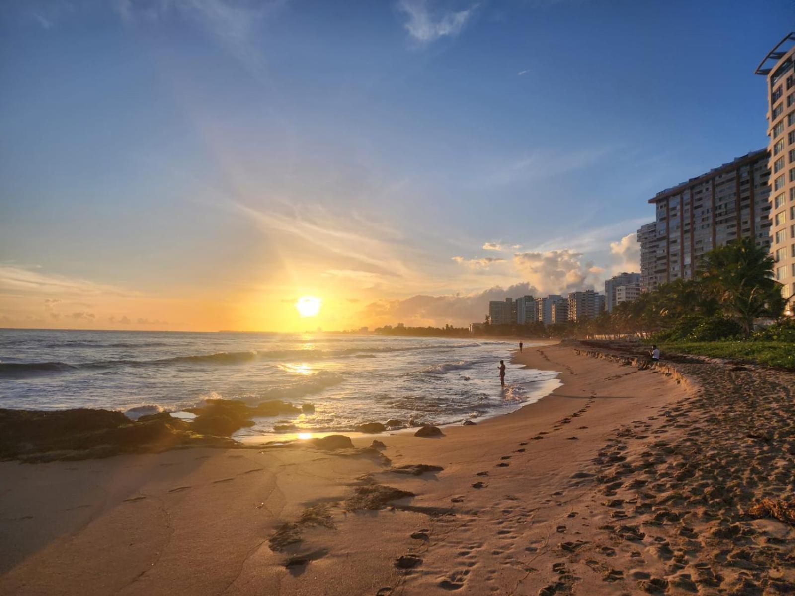 Luxurious Beachside 3-Br Apt San Juan Esterno foto